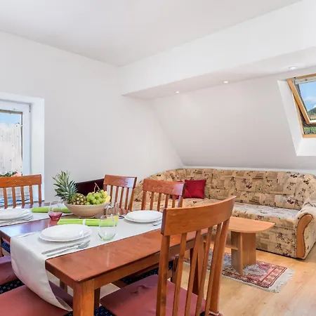 2 Bedroom Beautiful In 公寓 弗济内